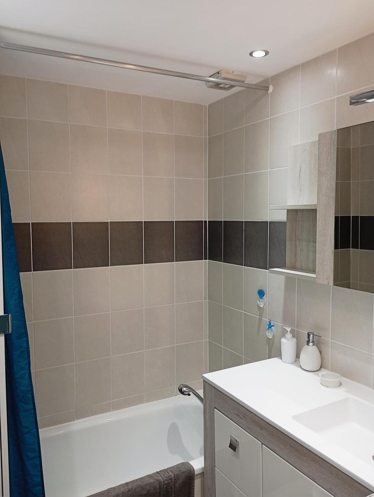 Grand Appartement Proche Port Et Plages, 6 A 8 Pers, 3 Chambres, Climatise Agde Esterno foto