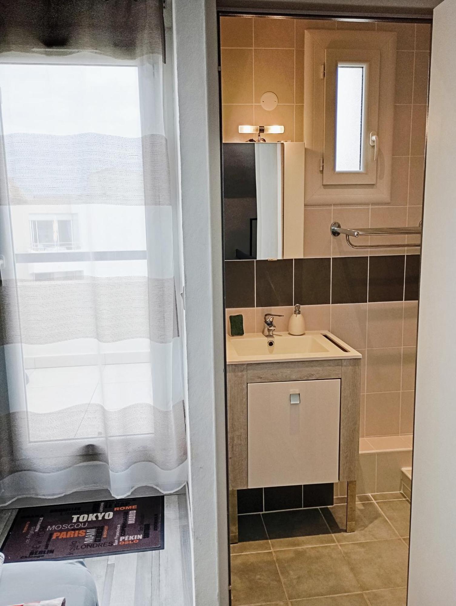 Grand Appartement Proche Port Et Plages, 6 A 8 Pers, 3 Chambres, Climatise Agde Esterno foto